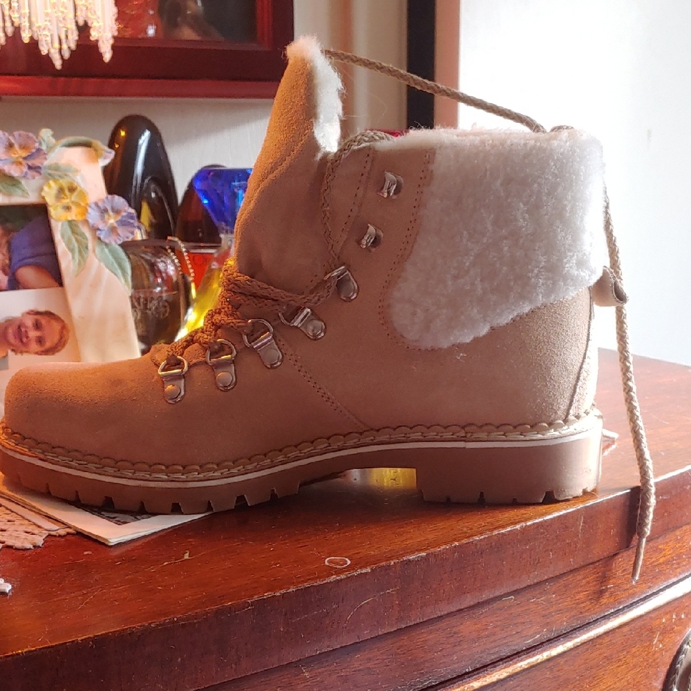 Women's Tan Winter Boots